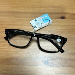 Brand new reading glasses +1.50